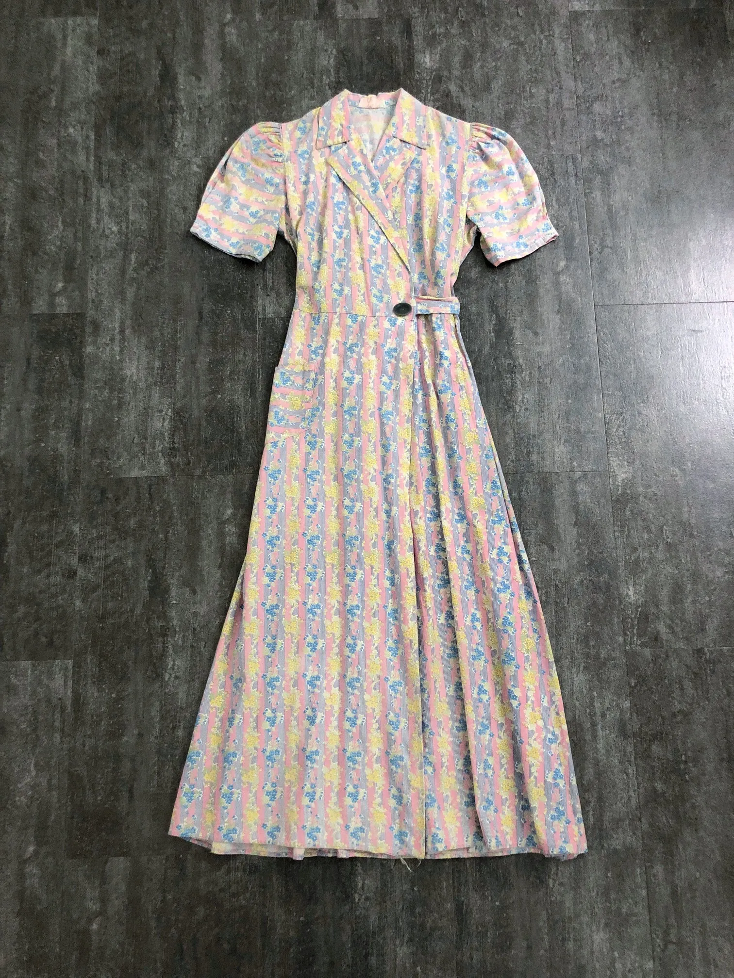 1930s dressing gown . vintage 30s house dress . size xs to s/m