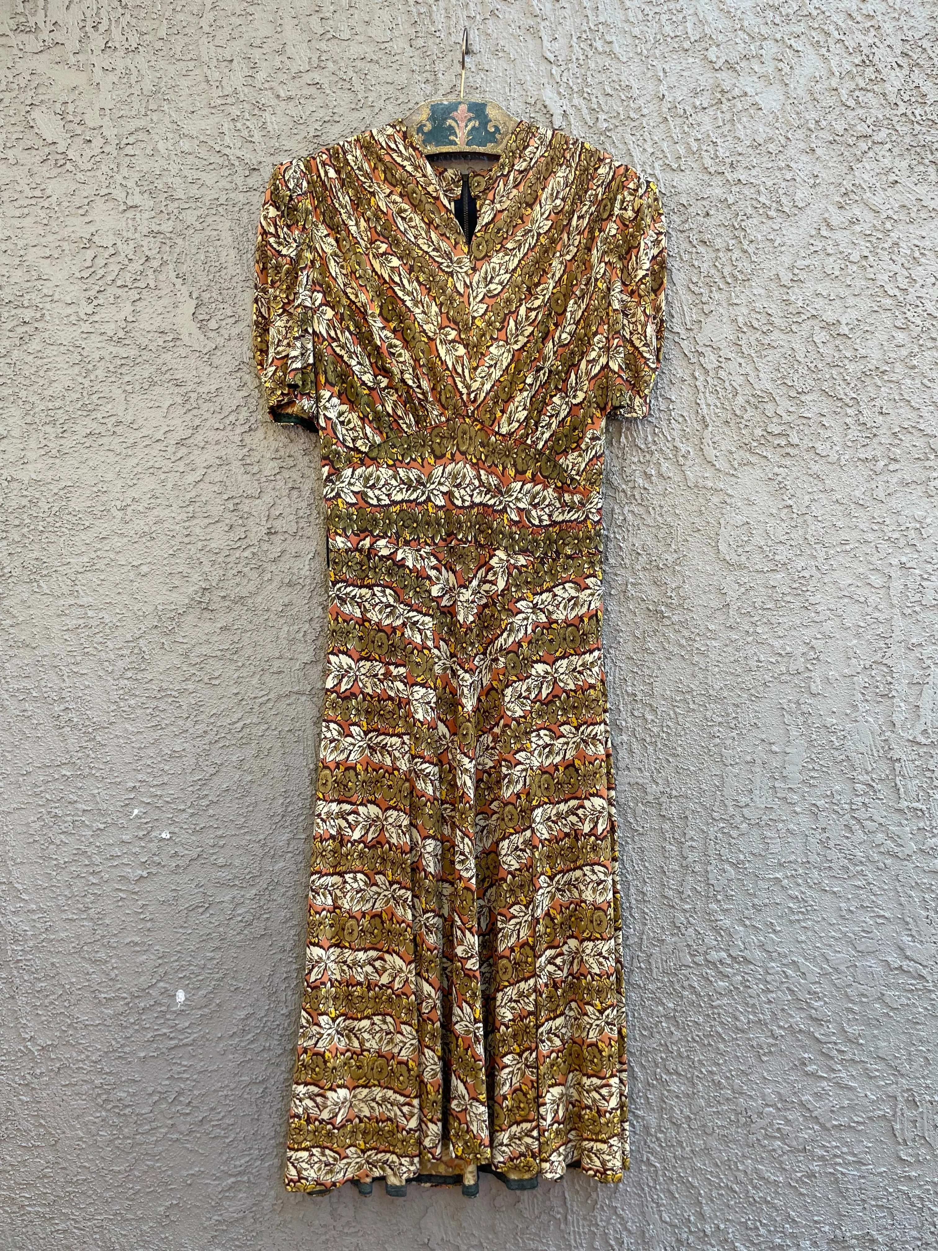 1940s Autumnal Floral Rayon Jersey Puff Sleeve Dress