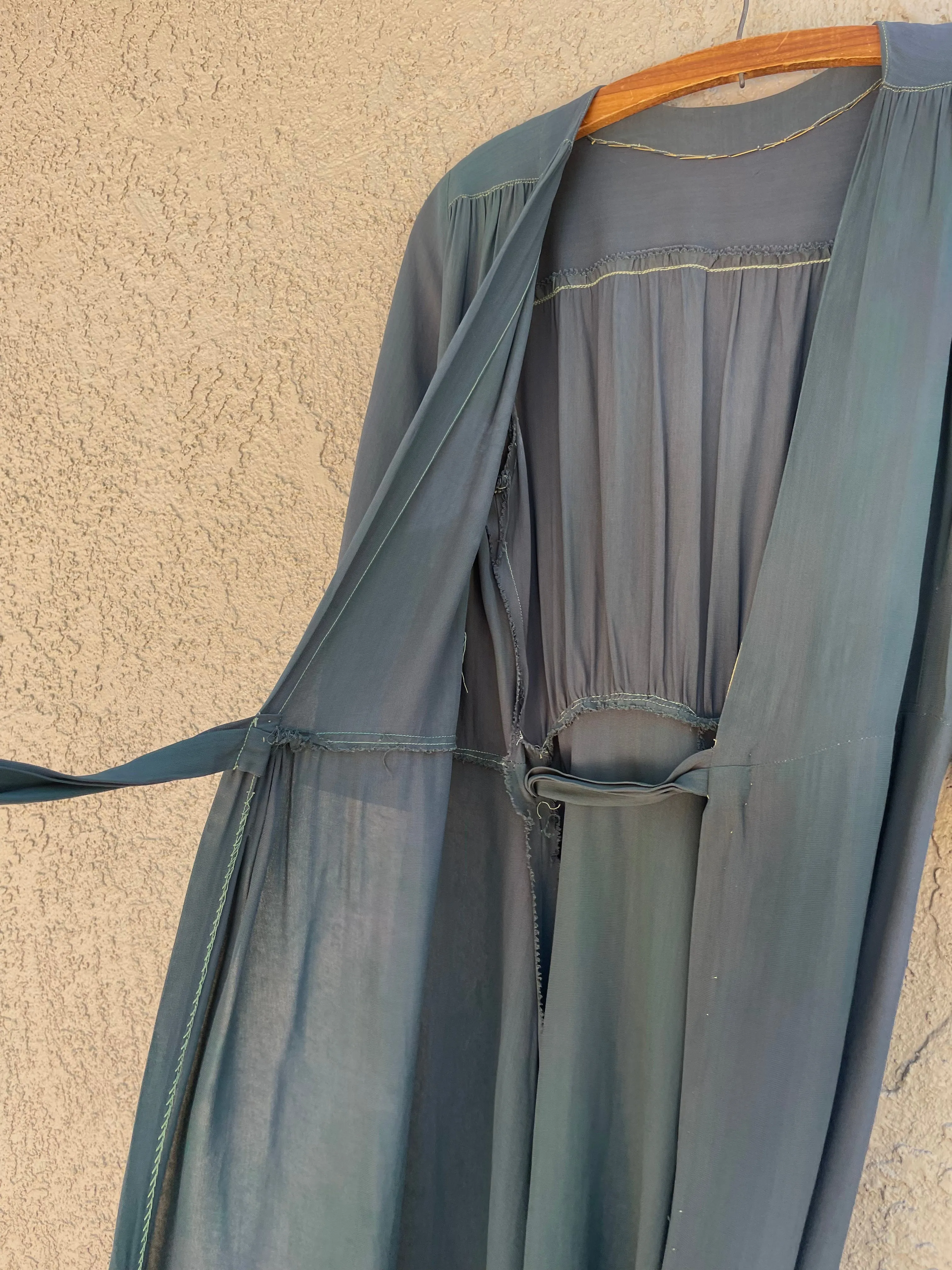 1940s Hand Printed ‘Trade Wind Hawaiian Sportswear of Honolulu' Rayon Crepe Dress