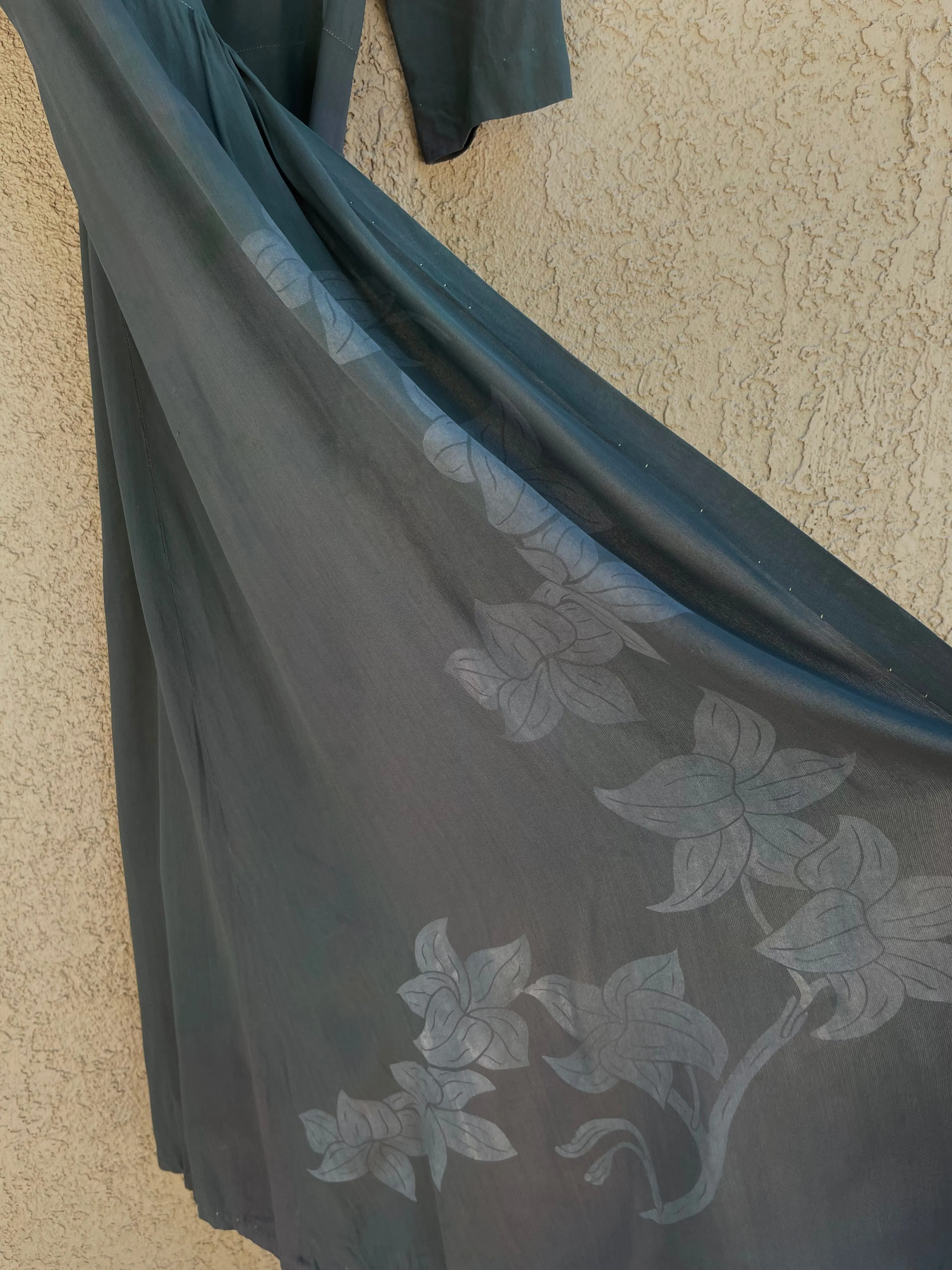 1940s Hand Printed ‘Trade Wind Hawaiian Sportswear of Honolulu' Rayon Crepe Dress