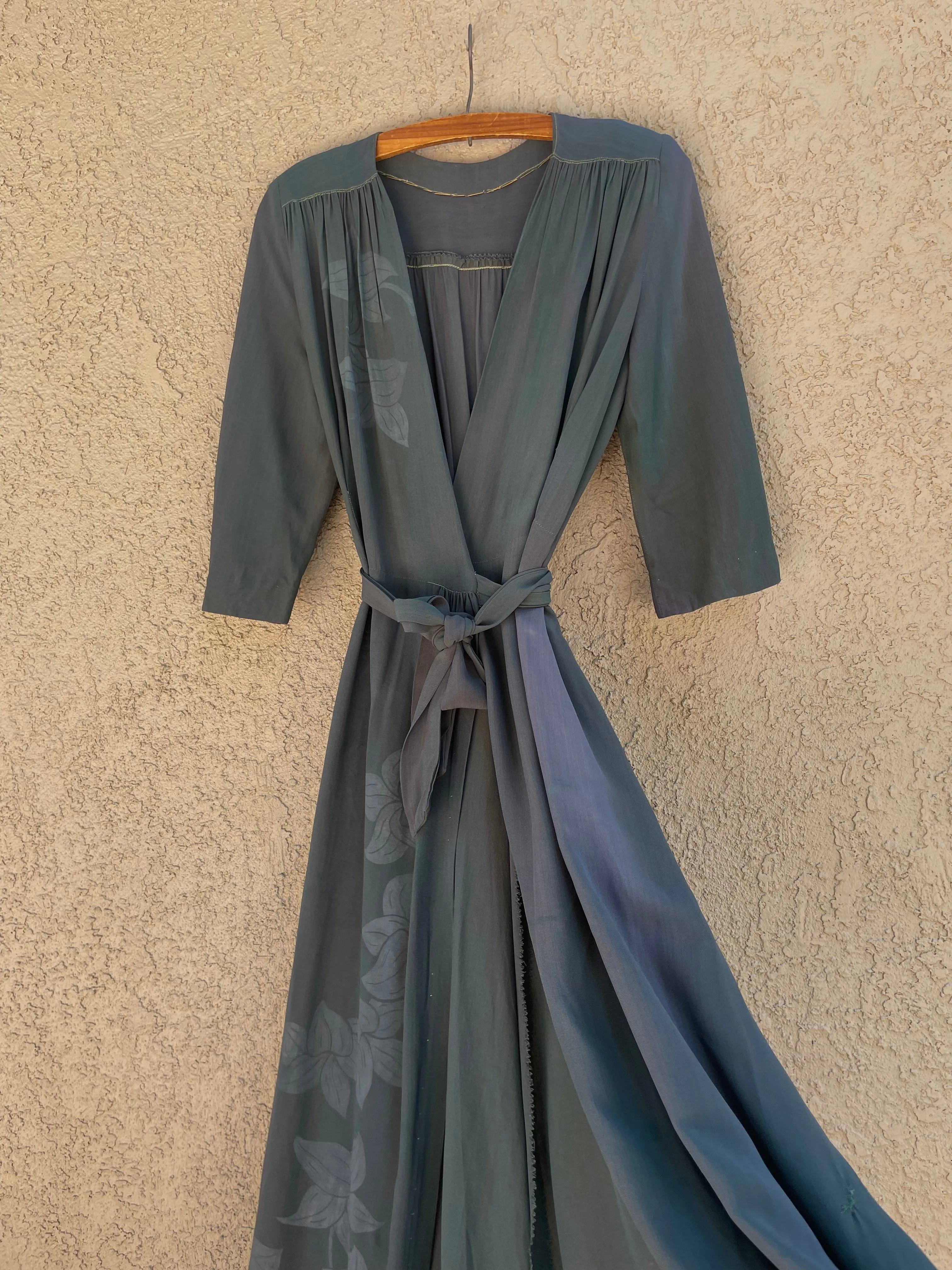 1940s Hand Printed ‘Trade Wind Hawaiian Sportswear of Honolulu' Rayon Crepe Dress