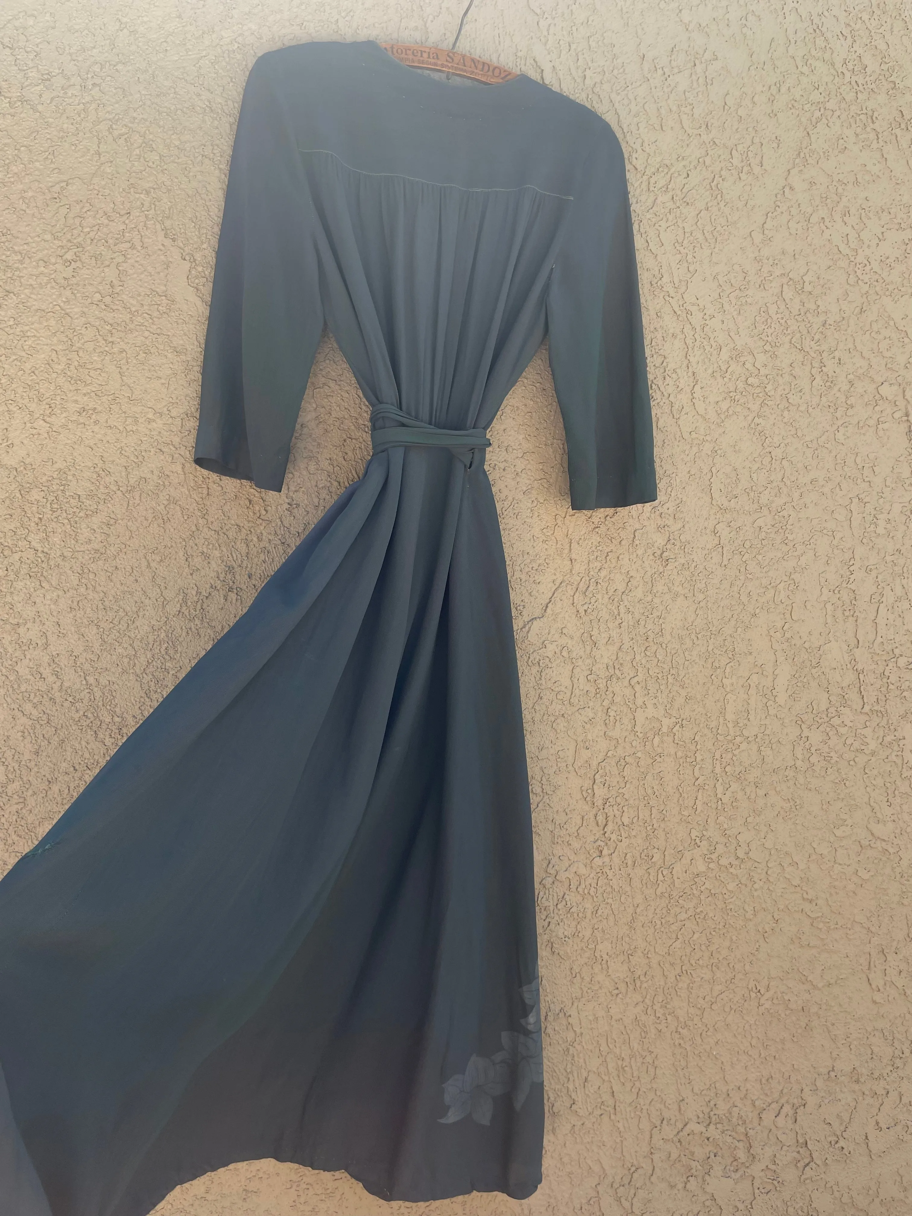 1940s Hand Printed ‘Trade Wind Hawaiian Sportswear of Honolulu' Rayon Crepe Dress