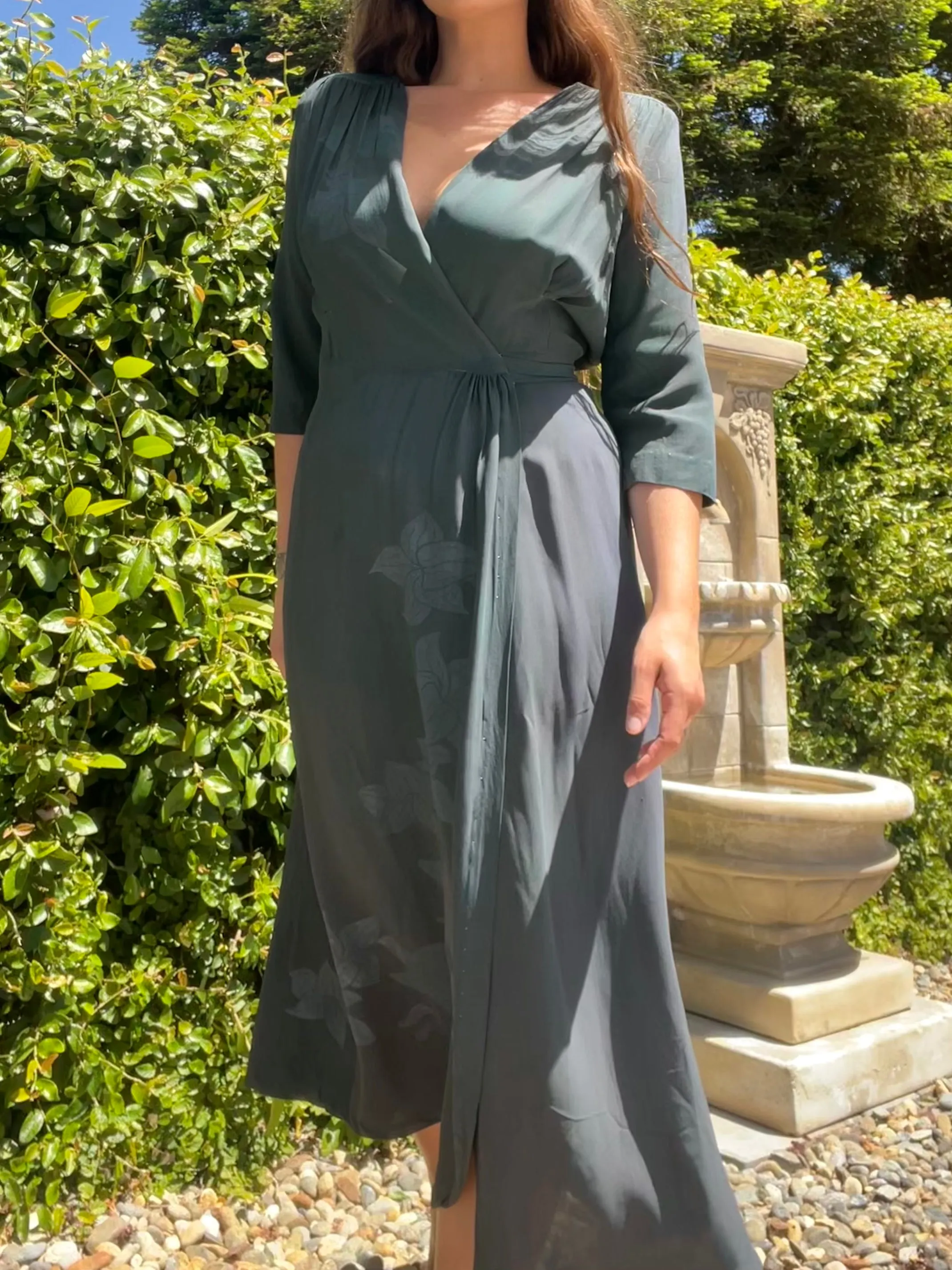 1940s Hand Printed ‘Trade Wind Hawaiian Sportswear of Honolulu' Rayon Crepe Dress