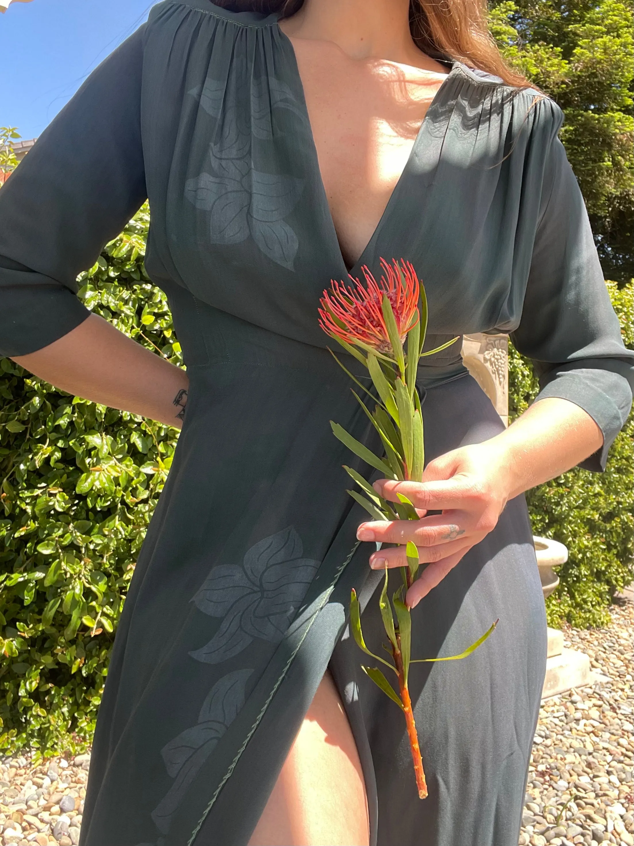 1940s Hand Printed ‘Trade Wind Hawaiian Sportswear of Honolulu' Rayon Crepe Dress