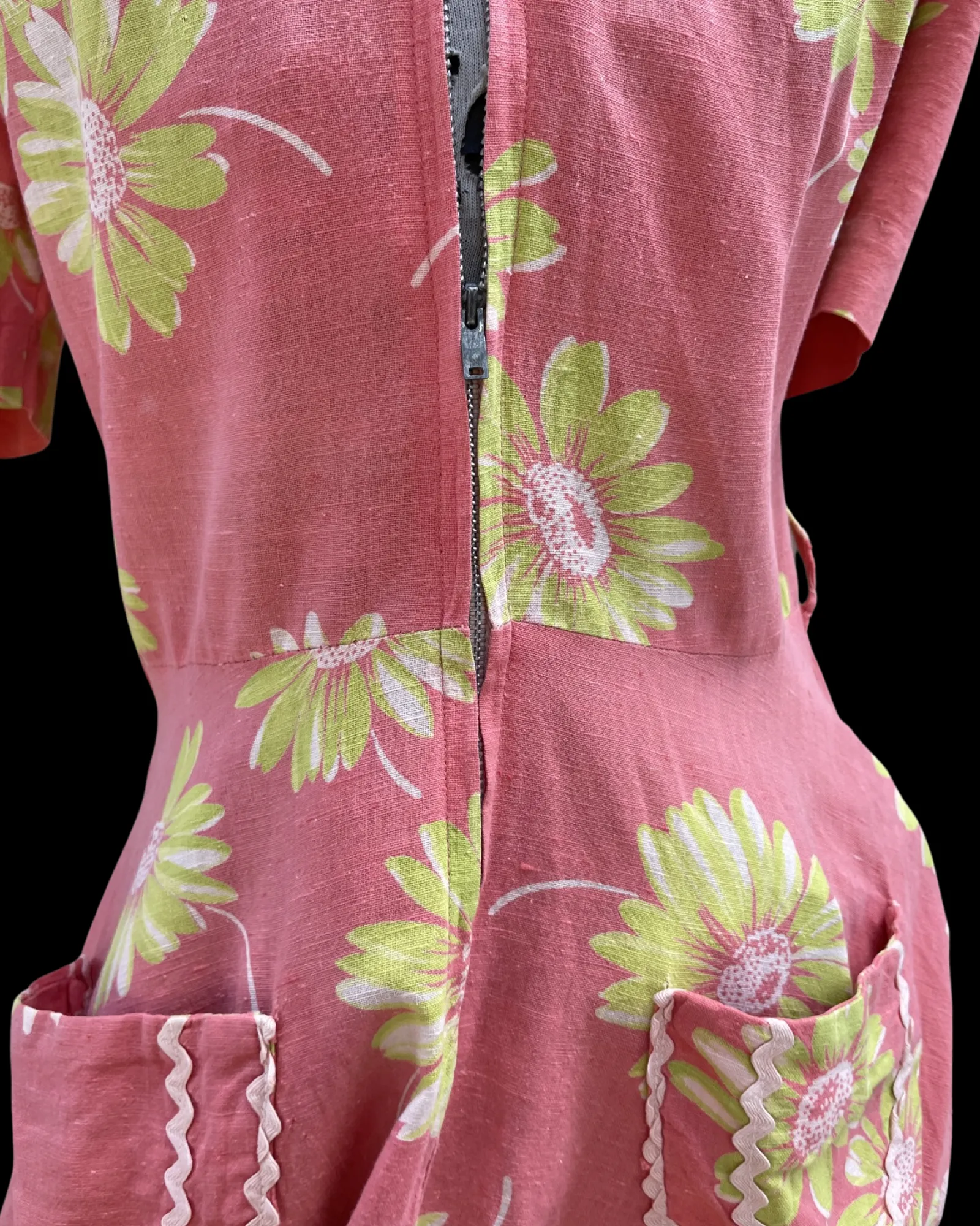1940s Vibrant Floral Print Linen Day Dress