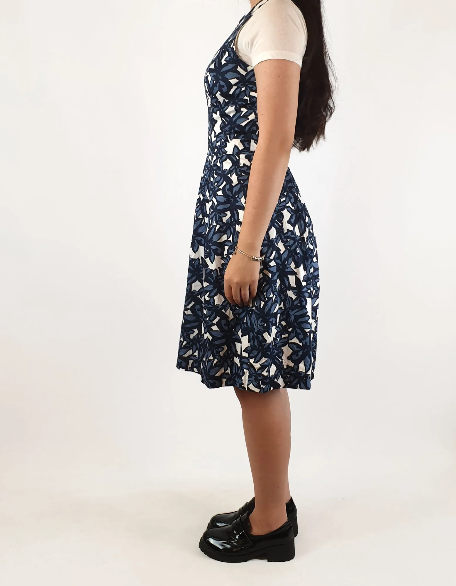 Cue blue and white flower print dress size 6