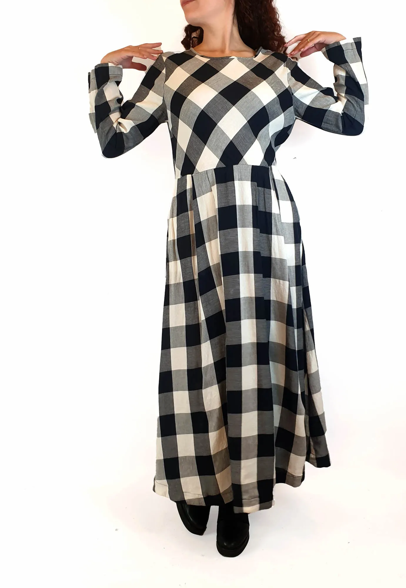 Elk black and white check long sleeve maxi dress size 10