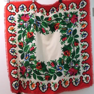Gucci Needlepoint Floral Print Scarf Red/White Silk Twill NEW