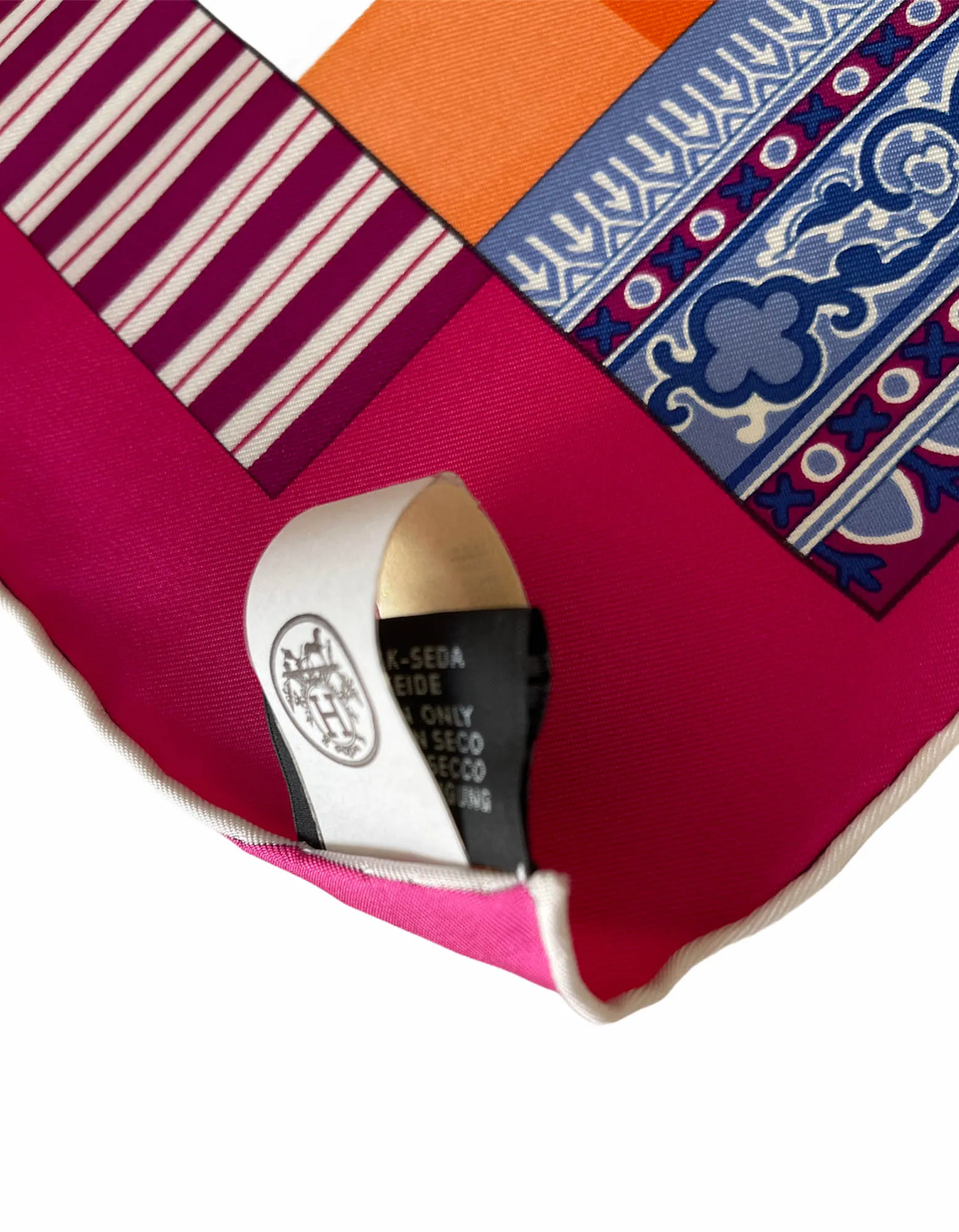Hermes Fuchsia L'Art du Sarasa 90cm Silk Scarf