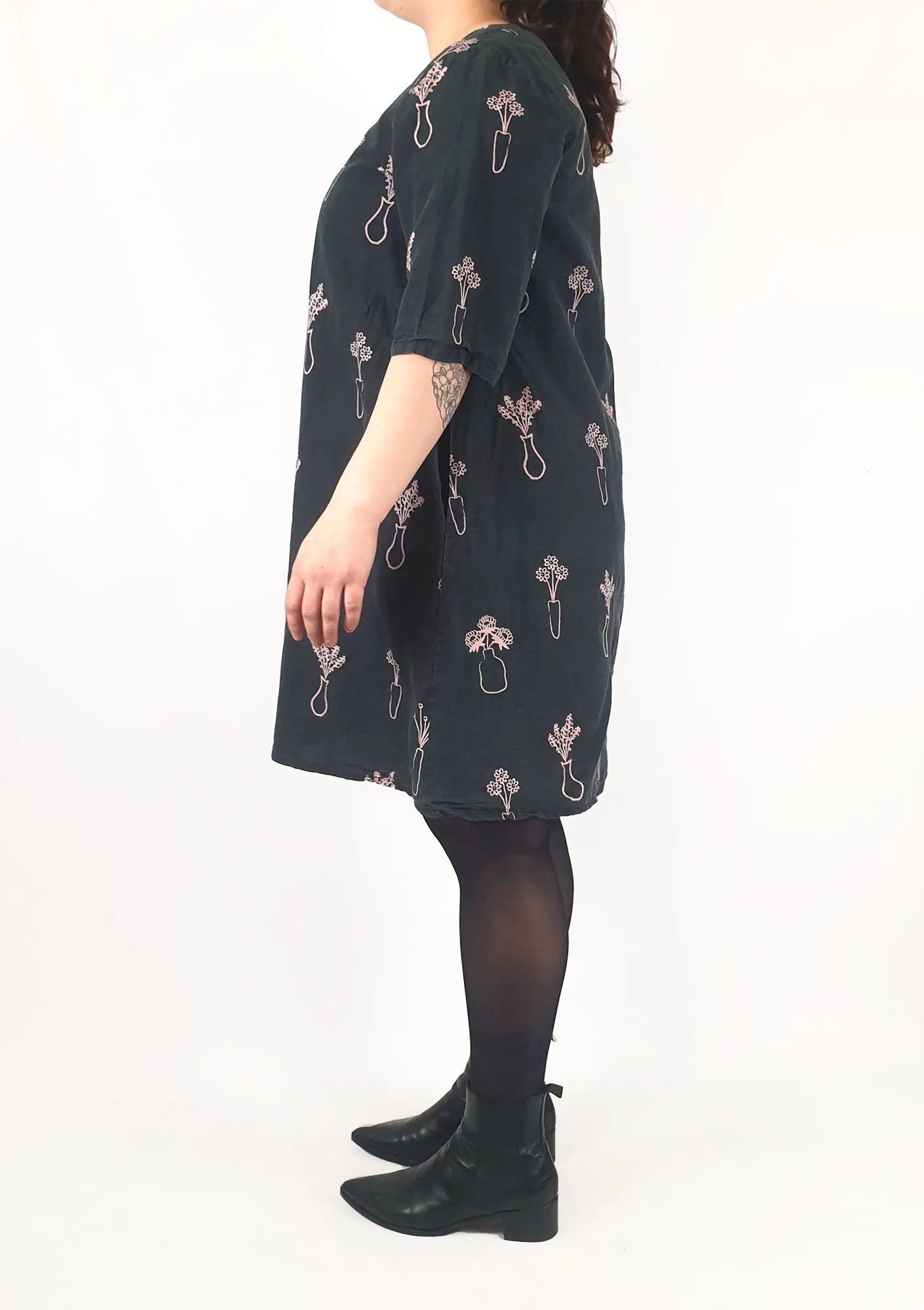 Jericho Road black dress with vase and flower print size 14