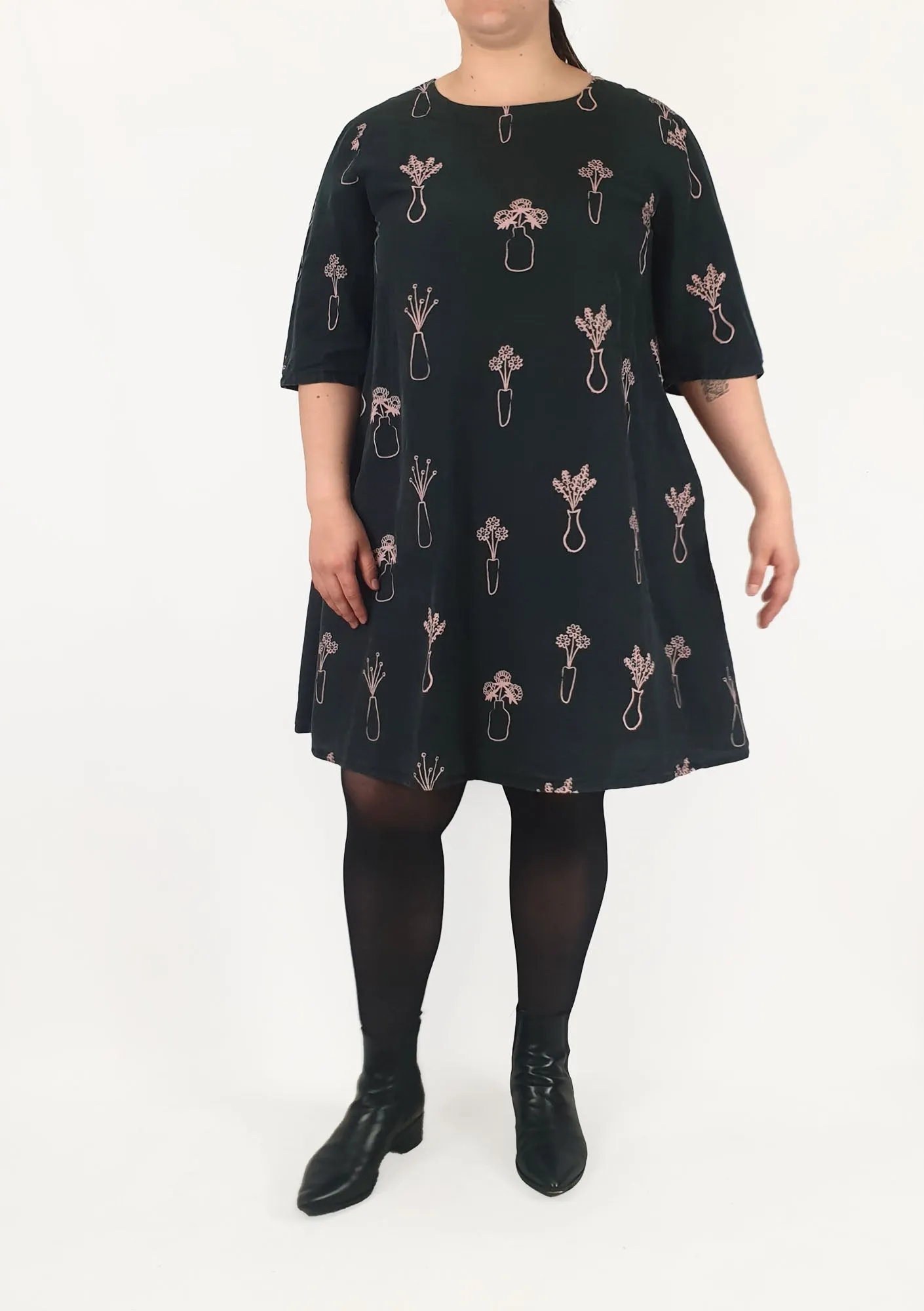 Jericho Road black dress with vase and flower print size 14