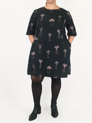 Jericho Road black dress with vase and flower print size 14