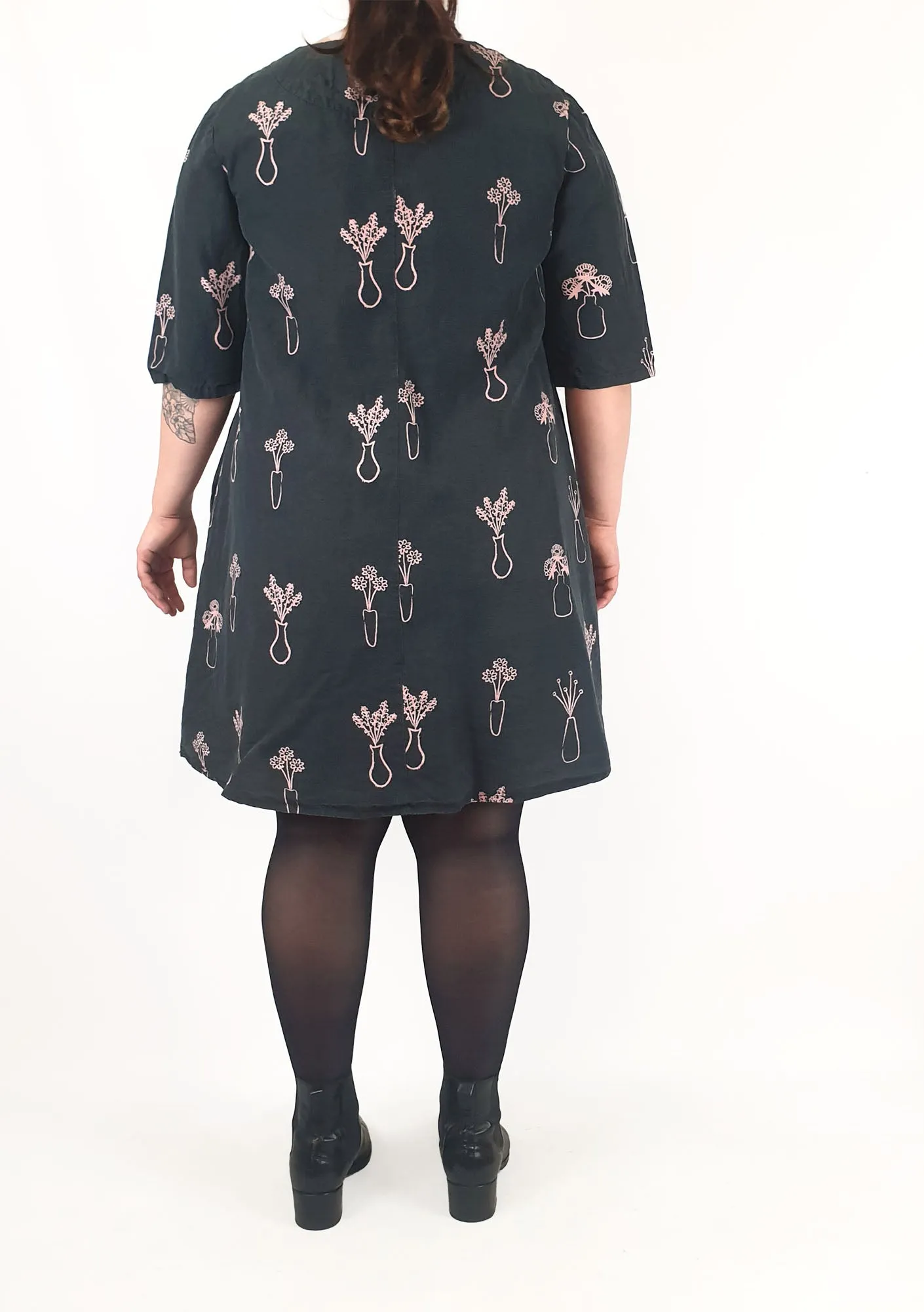 Jericho Road black dress with vase and flower print size 14