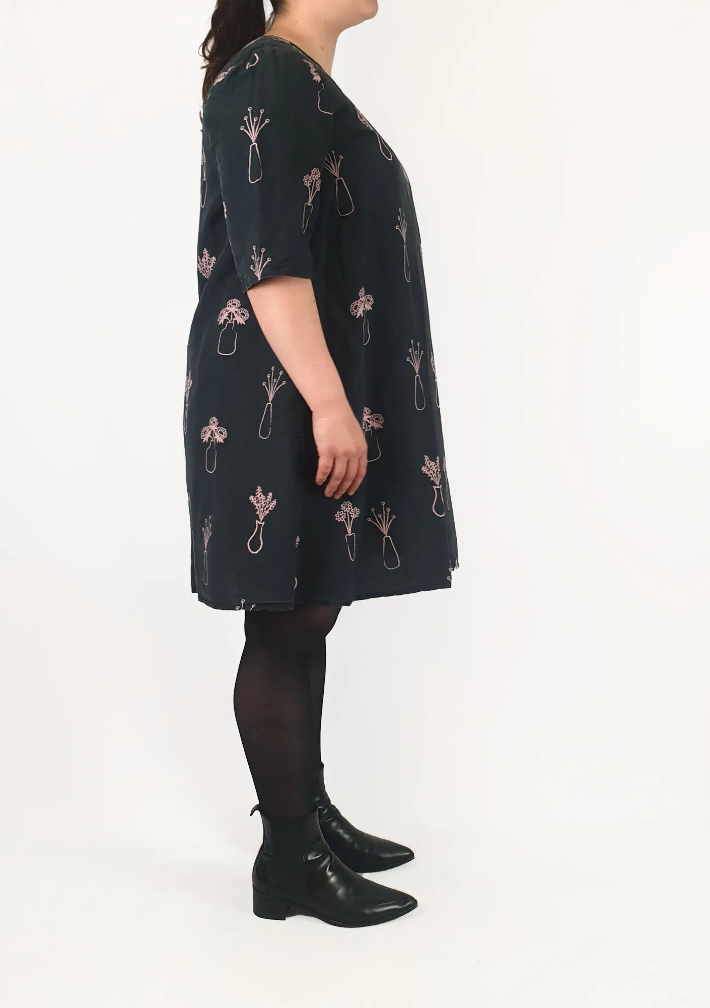 Jericho Road black dress with vase and flower print size 14
