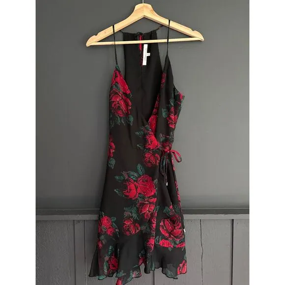 Lovers   Friends Gigi Wrap Dress in Rosebud Size Small