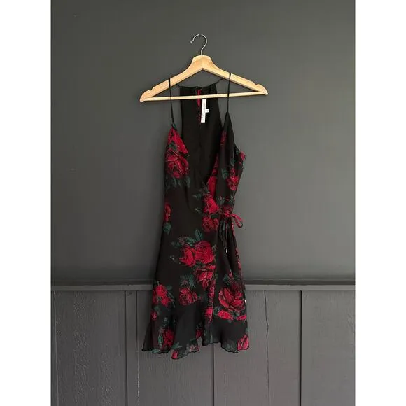 Lovers   Friends Gigi Wrap Dress in Rosebud Size Small