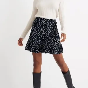 Madewell Ruffle-Wrap Mini Skirt in Baby’s Breath (00)
