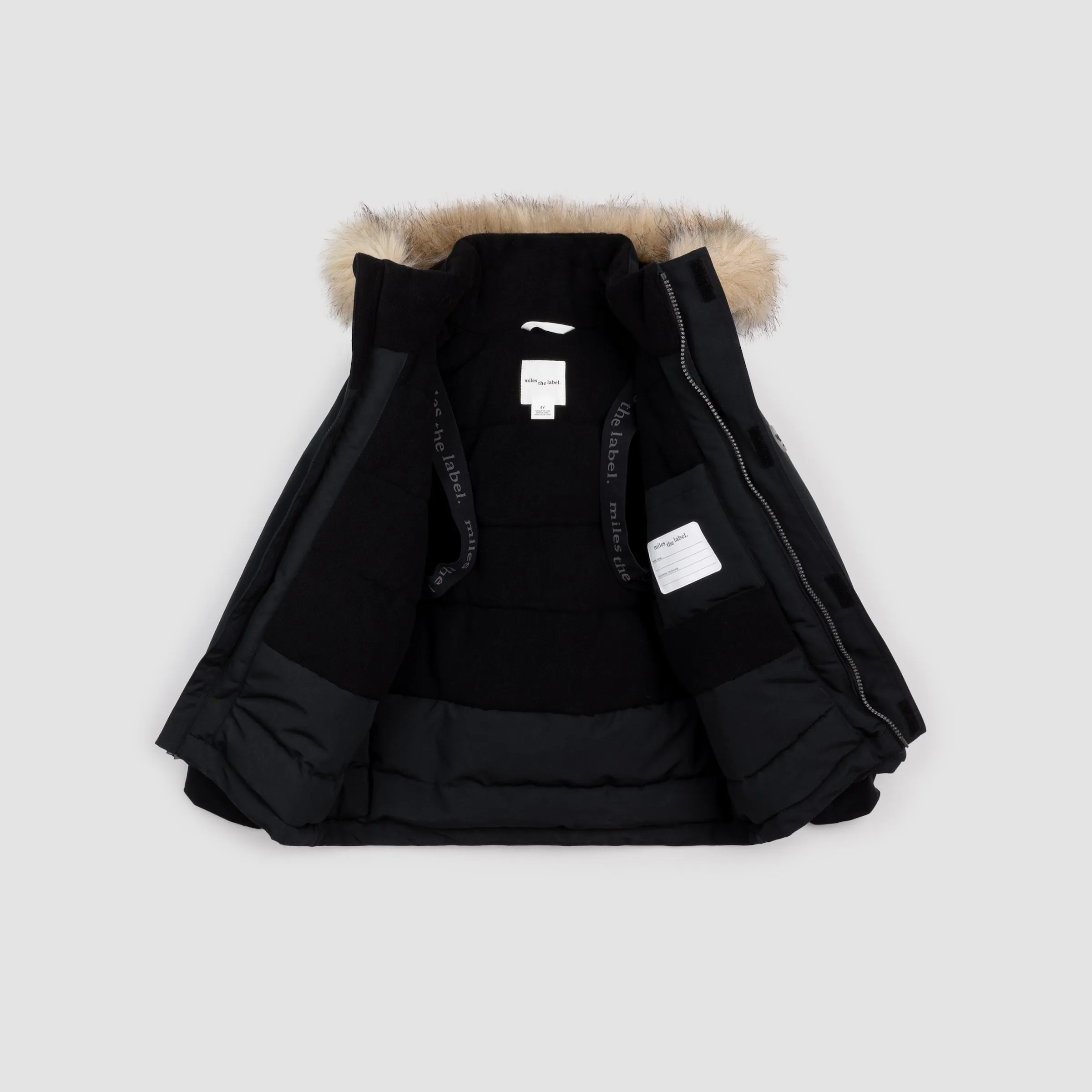Parkas noir avec fourrure synthétique