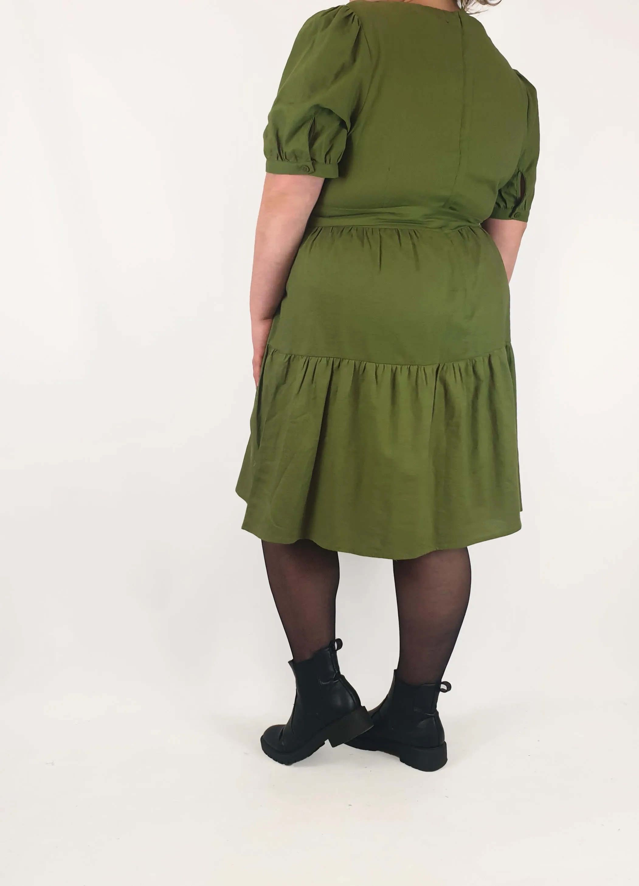 Princess Highway green half sleeve tiered dress size 20
