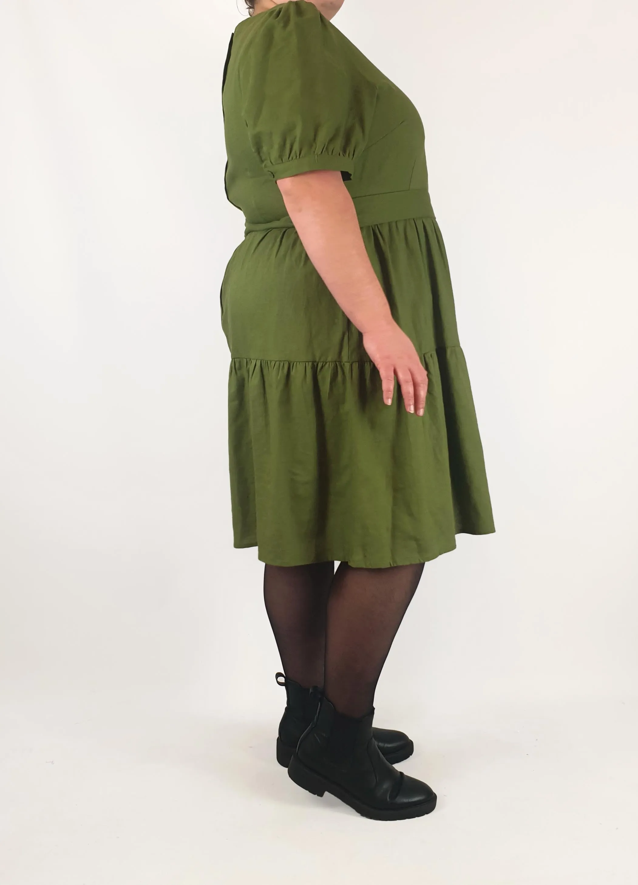 Princess Highway green half sleeve tiered dress size 20