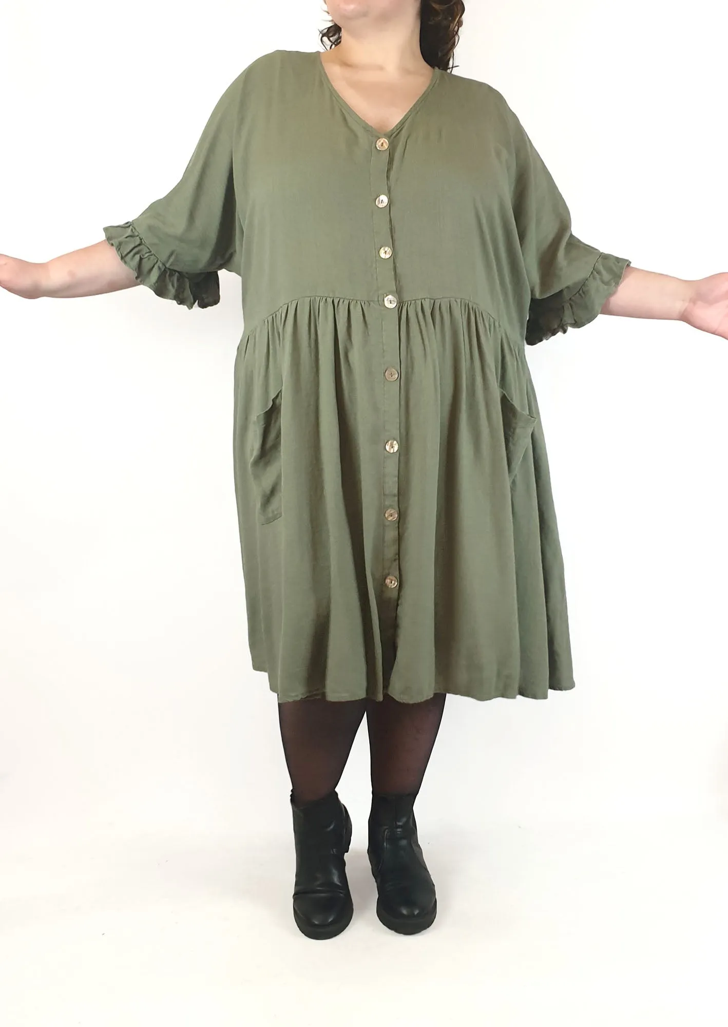 Proud Poppy olive green half sleeve dress size 28