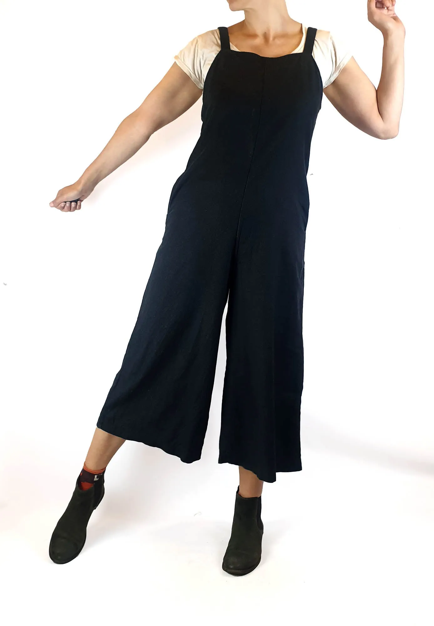 Uniqlo black linen mix sleeveless jumpsuit size XS, best fits size 8
