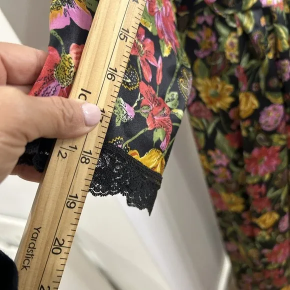 Vintage VANITY FAIR Small KIMONO Wrap ROBE Long Black TROPICAL FLORAL Nylon USA