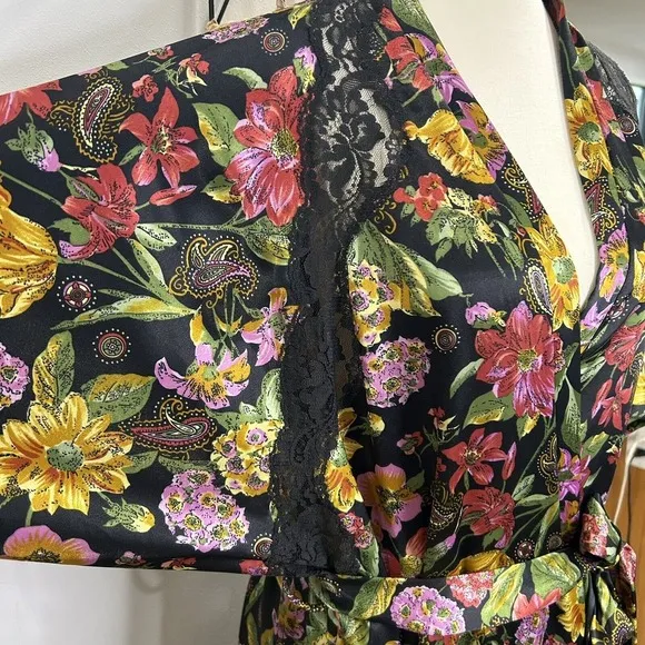 Vintage VANITY FAIR Small KIMONO Wrap ROBE Long Black TROPICAL FLORAL Nylon USA