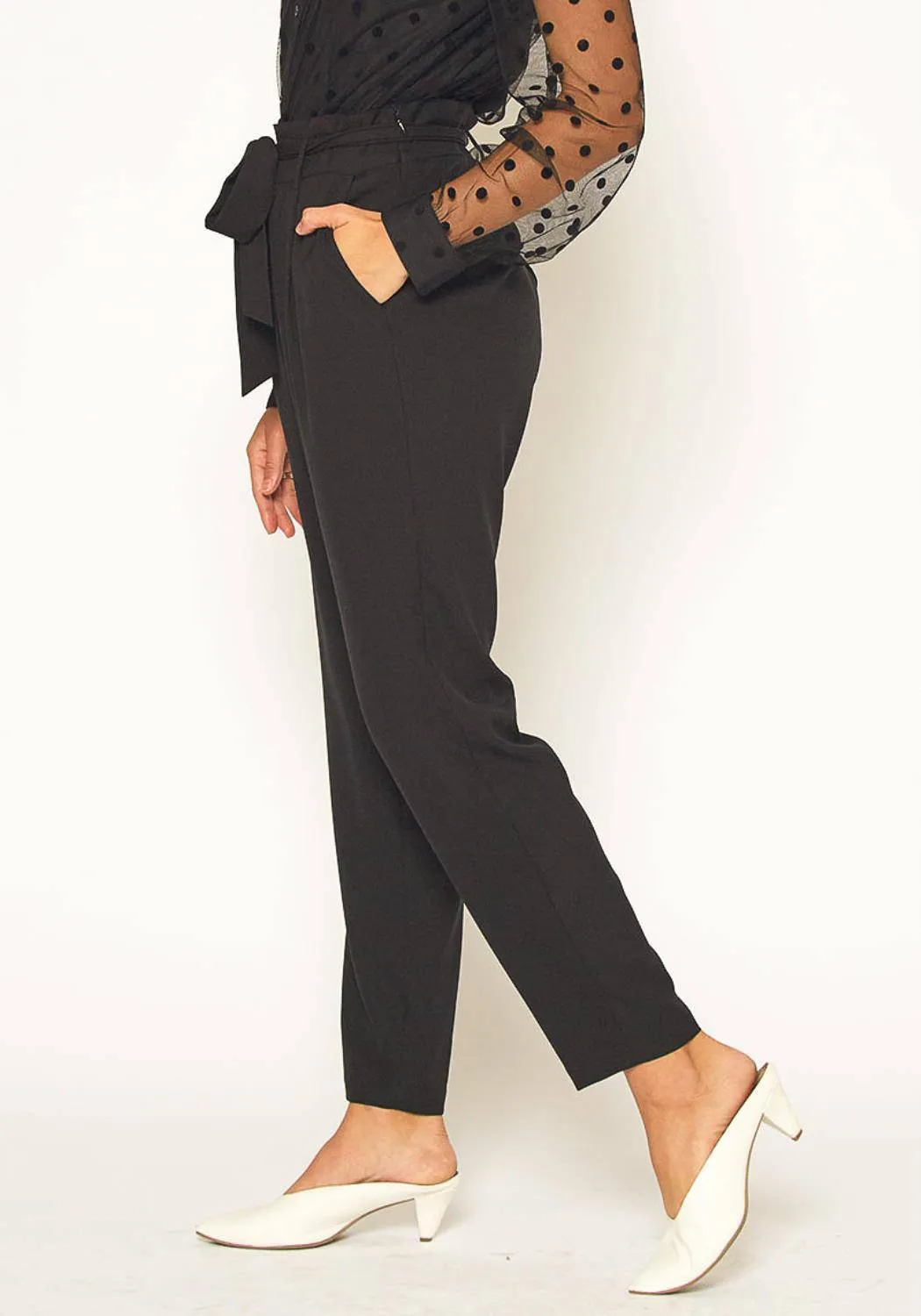 Women's Tie Waist Slim Trouser in Black